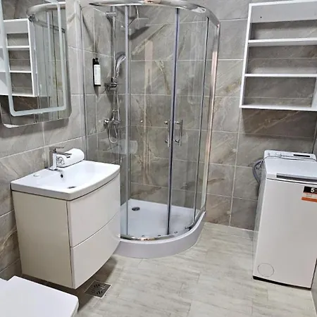 Apartament Cu Piscina Interioara Incalzita Sauna Jacuzzi Gym Parcare Langa Plaja * Năvodari