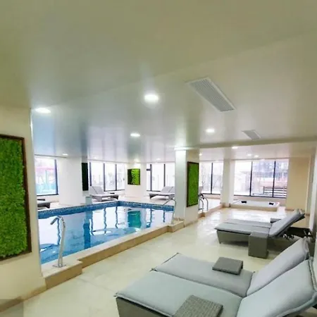 Apartament Cu Piscina Interioara Incalzita Sauna Jacuzzi Gym Parcare Langa Plaja Năvodari