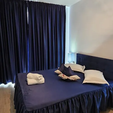 Apartament Cu Piscina Interioara Incalzita Sauna Jacuzzi Gym Parcare Langa Plaja Apartman Năvodari