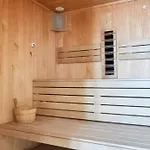 Apartament Cu Piscina Interioara Incalzita Sauna Jacuzzi Gym Parcare Langa Plaja Apartament Năvodari