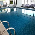Apartament Cu Piscina Interioara Incalzita Sauna Jacuzzi Gym Parcare Langa Plaja * Năvodari