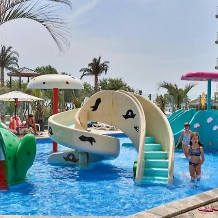 Apartament Cu Piscina Interioara Incalzita Sauna Jacuzzi Gym Parcare Langa Plaja *