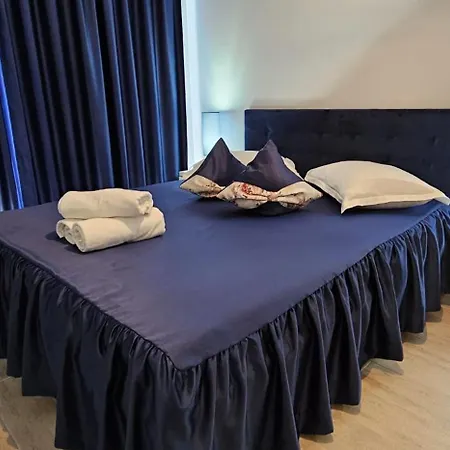 Apartament Cu Piscina Interioara Incalzita Sauna Jacuzzi Gym Parcare Langa Plaja